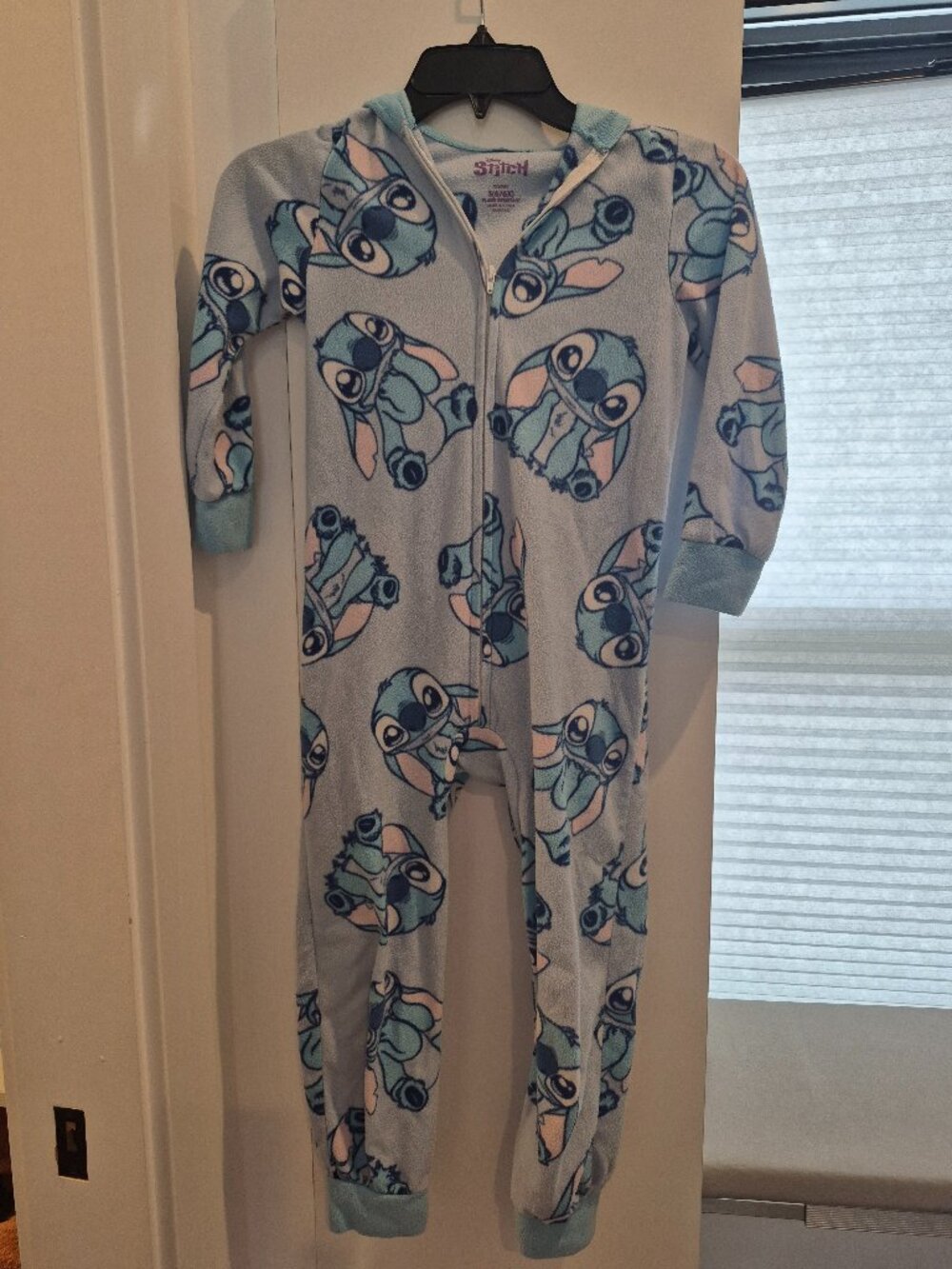 GIRLS CLOTHING & PAJAMA BUNDLE (Sizes 6–8) 5 pieces